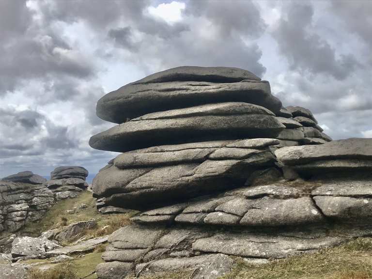 Goldiggins Quarry Routes for Walking and Hiking