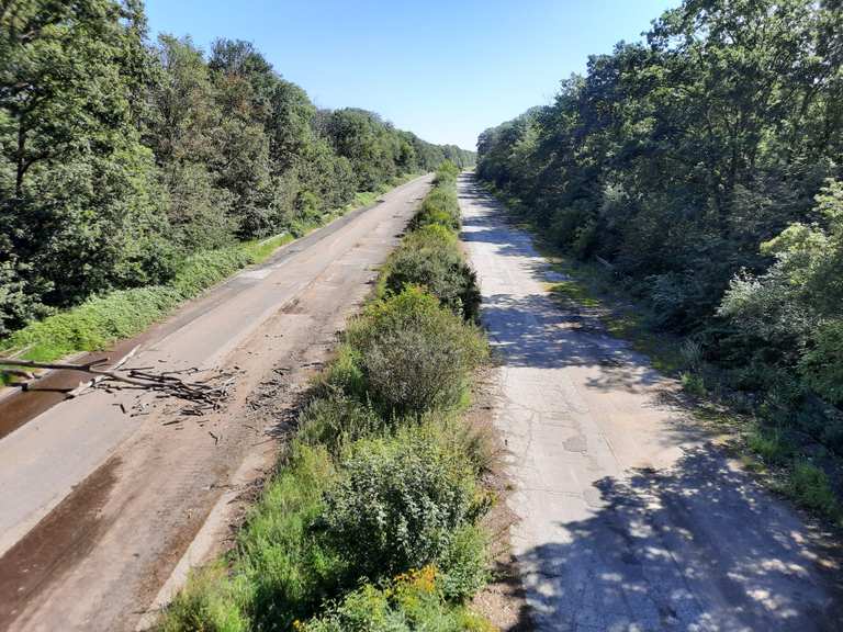 Blick auf die verlassene Autobahn (alte A4): Rennradfahren und ...