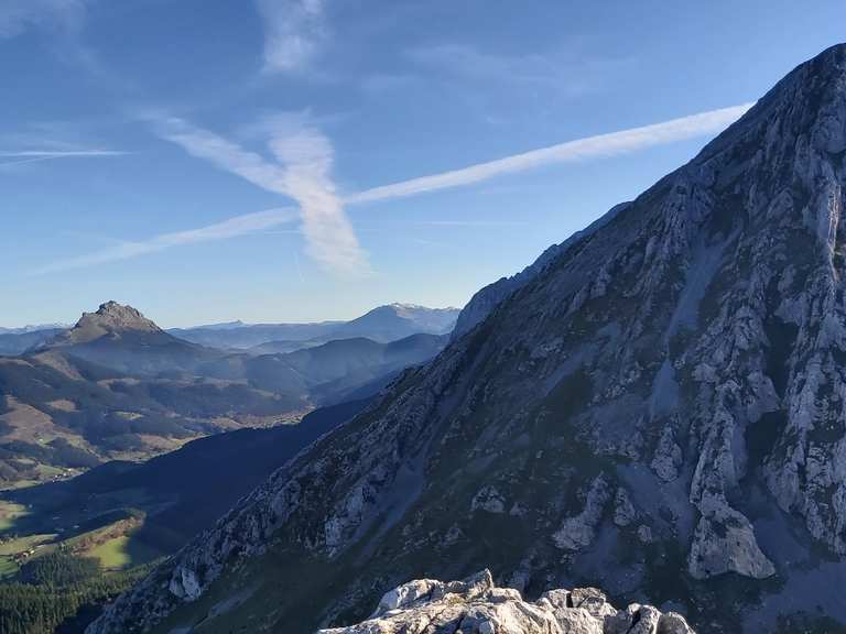 Cumbres del macizo de Anboto Alluitz y Astxiki — Parque Natural de