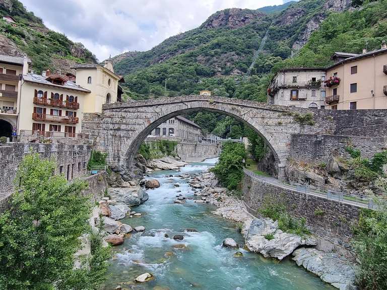 Ponte "del Diavolo" (Ponte Romano) - Pont-Saint-Martin ...