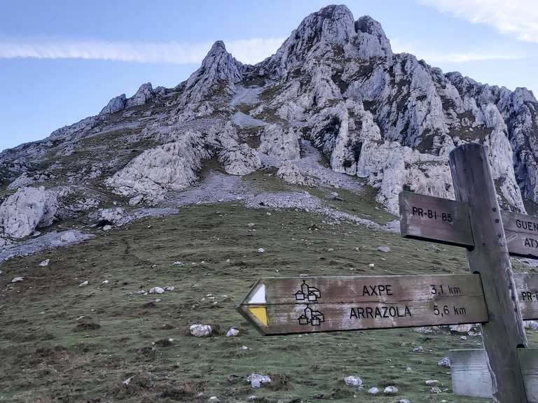 Cumbres del macizo de Anboto Alluitz y Astxiki — Parque Natural de