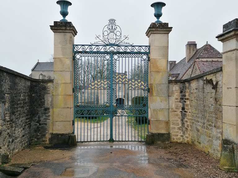 Le Château de GranceyleChâteau Wanderungen und Rundwege komoot