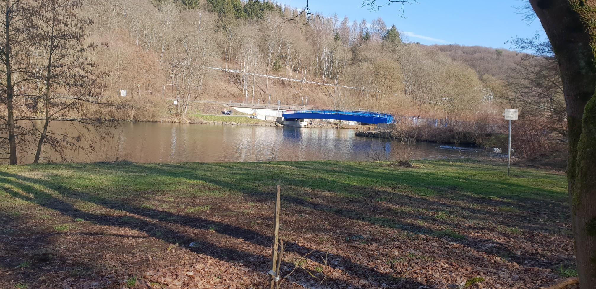 Blick Ins Bergische Land – Aussichtspunkt Wuppertalsperre Runde Von ...