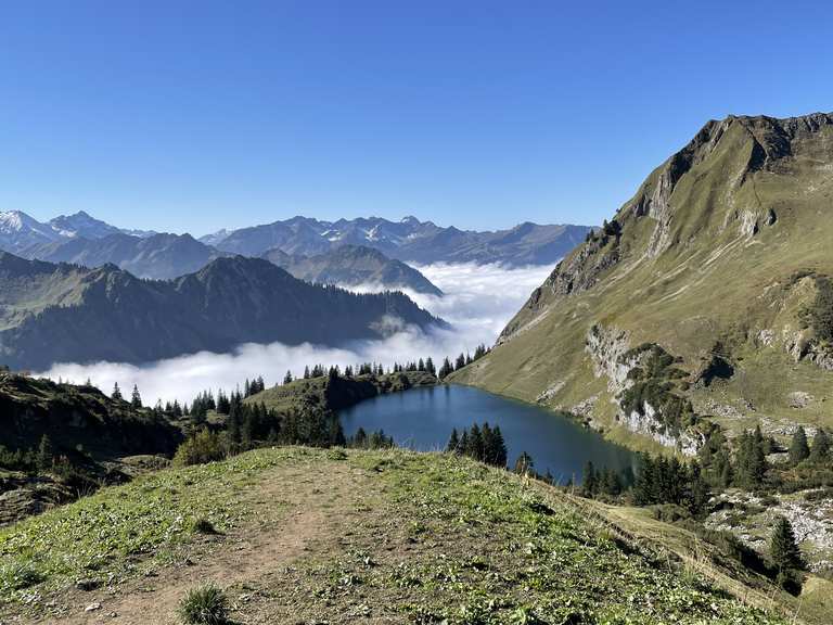 Gleitweg from Oytal via Seealpsee to Nebelhorn: A Hiking Guide