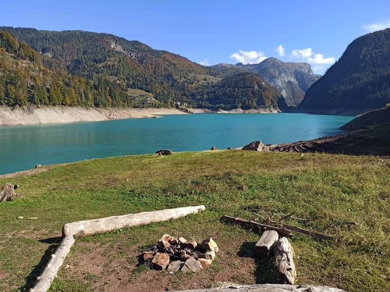 Lago di Sauris — giro ad anello nel Parco Naturale delle Dolomiti ...