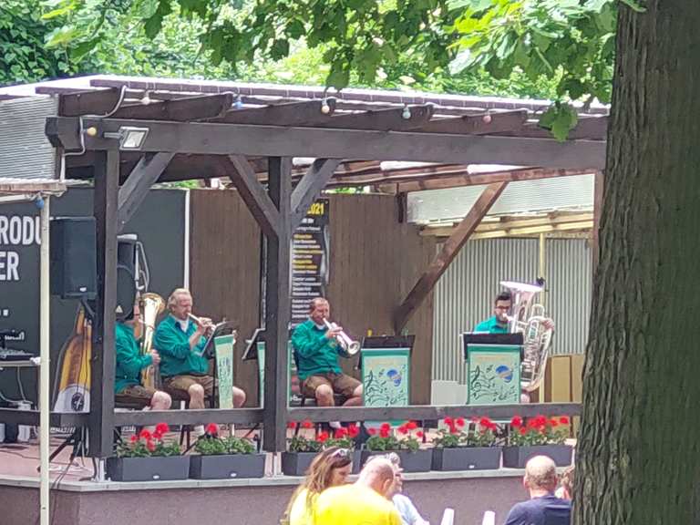 Gaststätte am Stausee mit großem Biergarten und Spielplatz Wanderungen