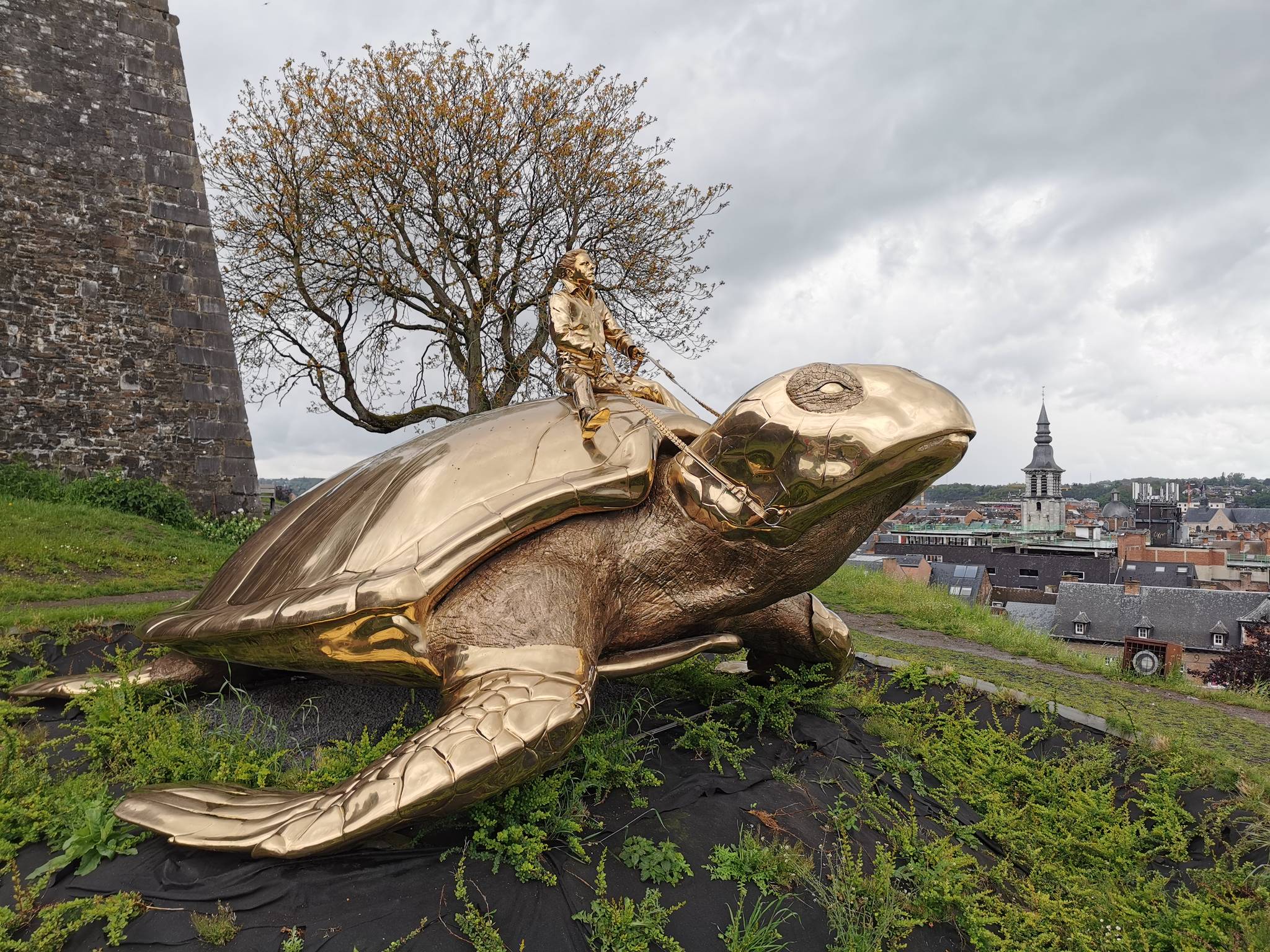 Searching for Utopia by Jan Fabre — Namur Citadel – Hiking