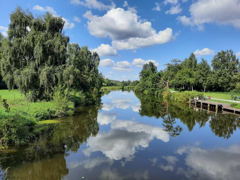 Alte Holzbrücke mit Blick aufs Hagenburger Schloss Wanderungen und