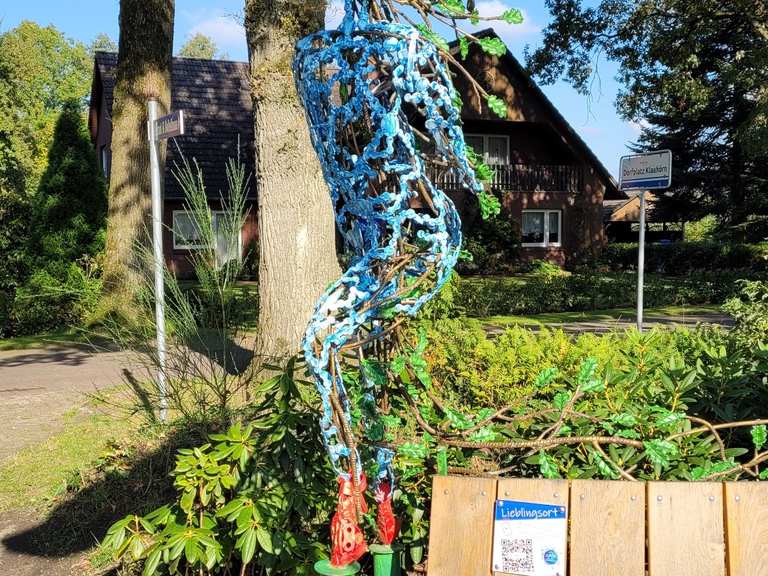 Eichenkönig und Dorfplatz Klauhörn Radtouren und Radwege komoot