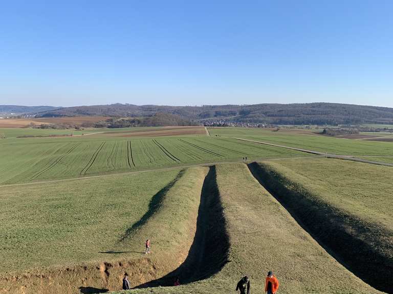 Blick auf das Hügelgrab Wanderungen und Rundwege komoot