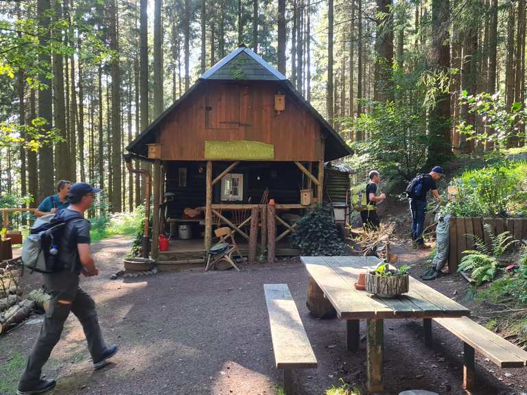 Jarwi Hütte: Wanderungen und Rundwege | komoot