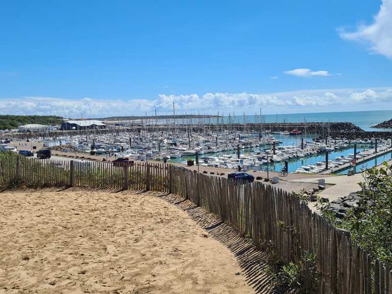 Port de Bourgenay – Balade entre forêt et plage boucle au départ de ...