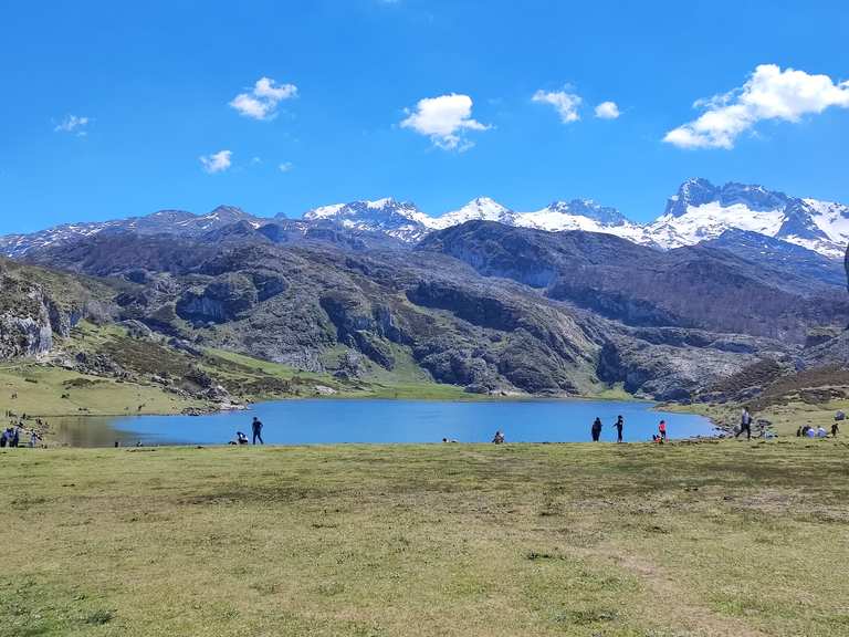 Cangas de Onís, Basílica y Cueva de Covadonga, los lagos Enol y Ercina