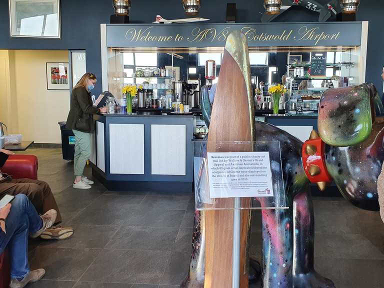 AV8 Cafe Cotswold Airport Rennradfahren und Rennradtouren komoot