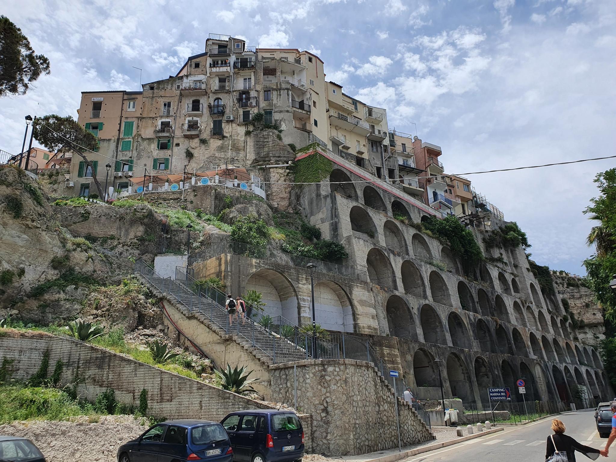 Tropea, Auch Genannt „die Perle Des Tyrrhenischen Meeres“ Routes For ...