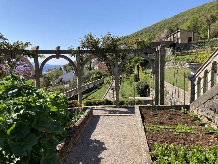 Amerikanischer Garten Wanderungen und Rundwege komoot