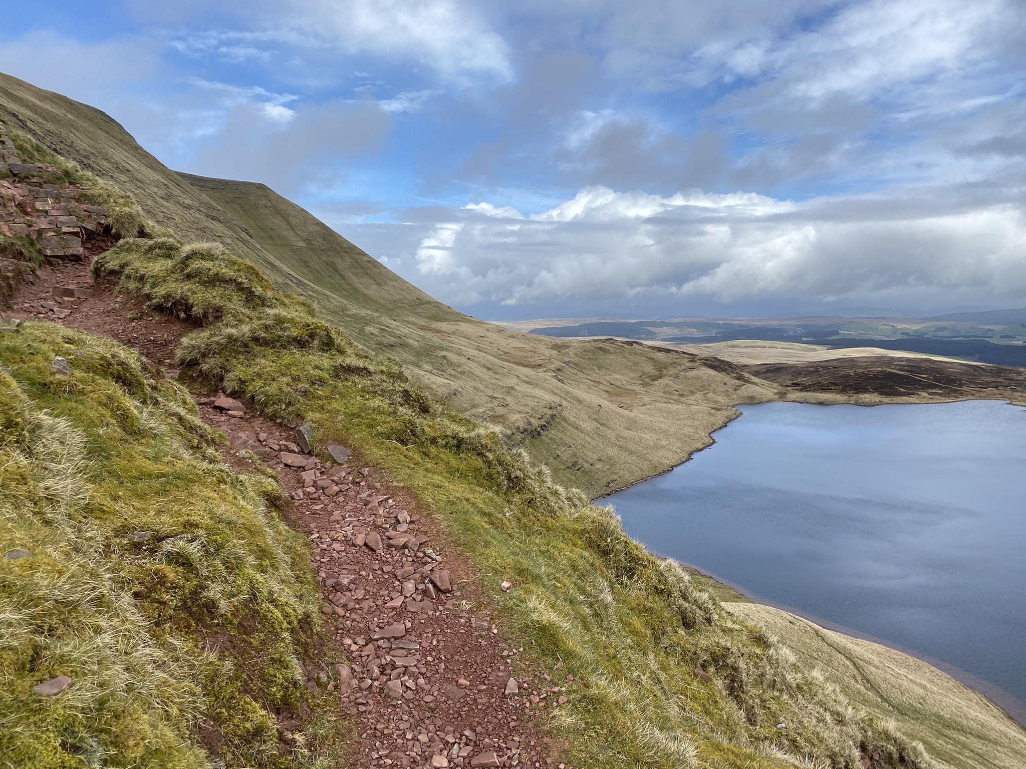 Llyn Y Fan Fach To Llyn Y Fan Fawr Loop — Brecon Beacons National Park ...