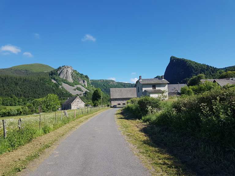 Points de vue sur les roches Tuilière et Sanadoire depuis la vallée Wanderungen und Rundwege