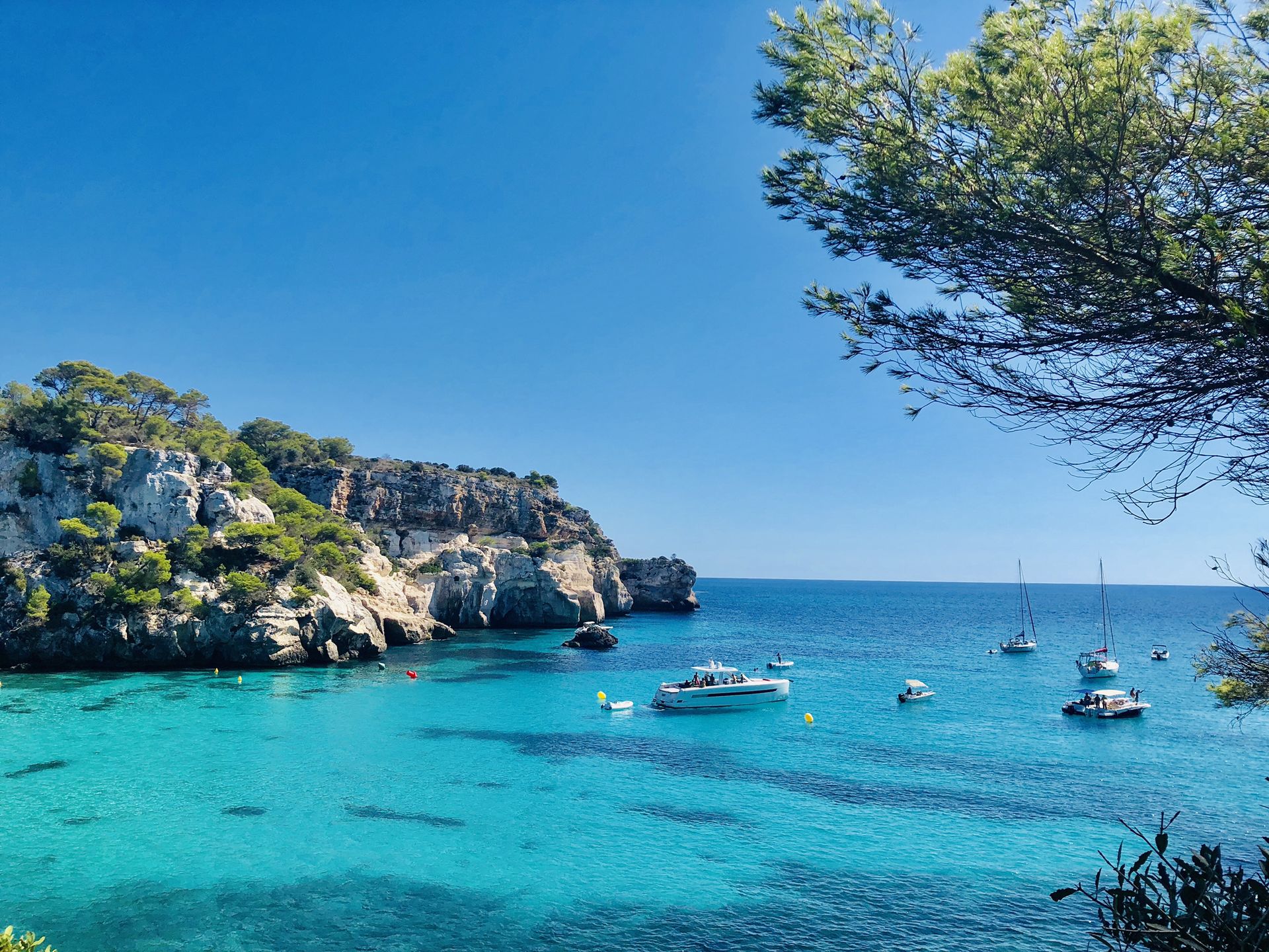 Turquoise wateren en rode rotsen van Menorca — Camí de Cavalls (GR223 ...