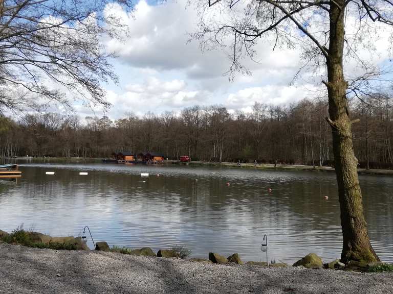 Angelteich mit Hütten Wanderungen und Rundwege komoot