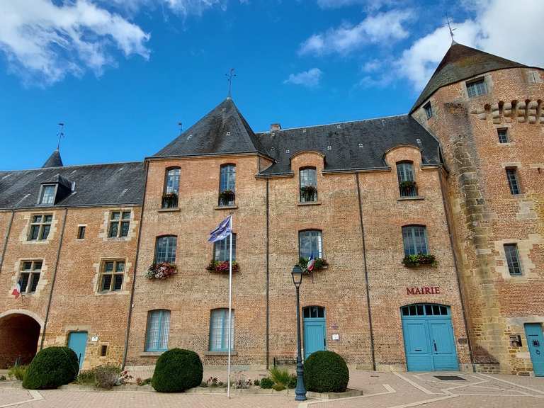 Château de Gacé (mairie) Rennradfahren und Rennradtouren komoot