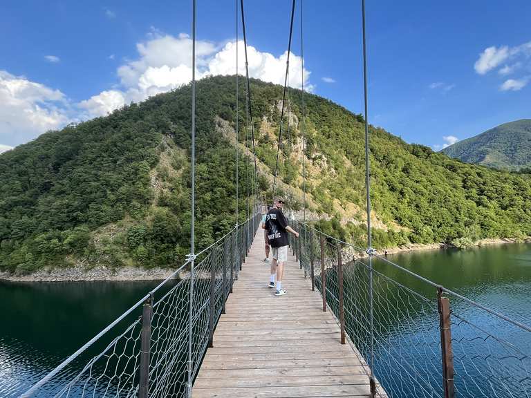 Tibetische Brücke – Lago di Vagli Runde von Vagli Sotto | Wanderung ...