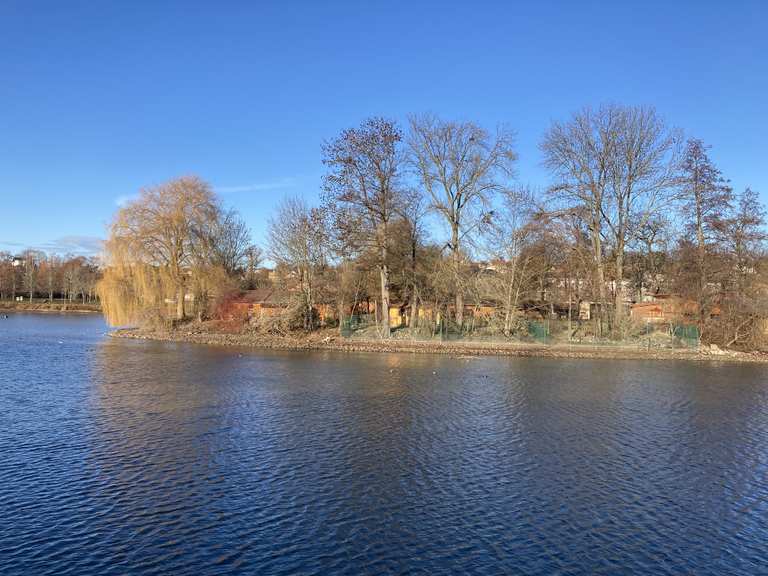 Teichpromenade Blaue Flut Rote Spitzen Runde von Südost Wanderung