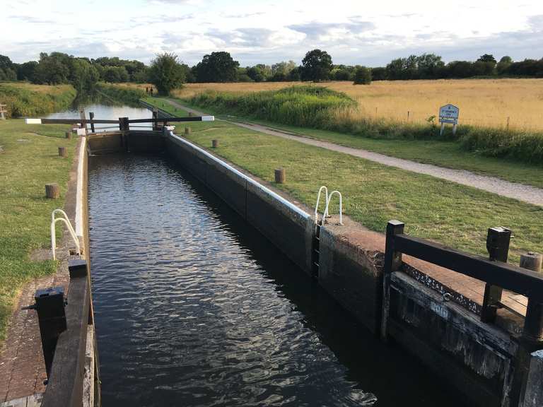 St Martha's Hill, Chilworth Gunpowder Works & the River Wey loop from