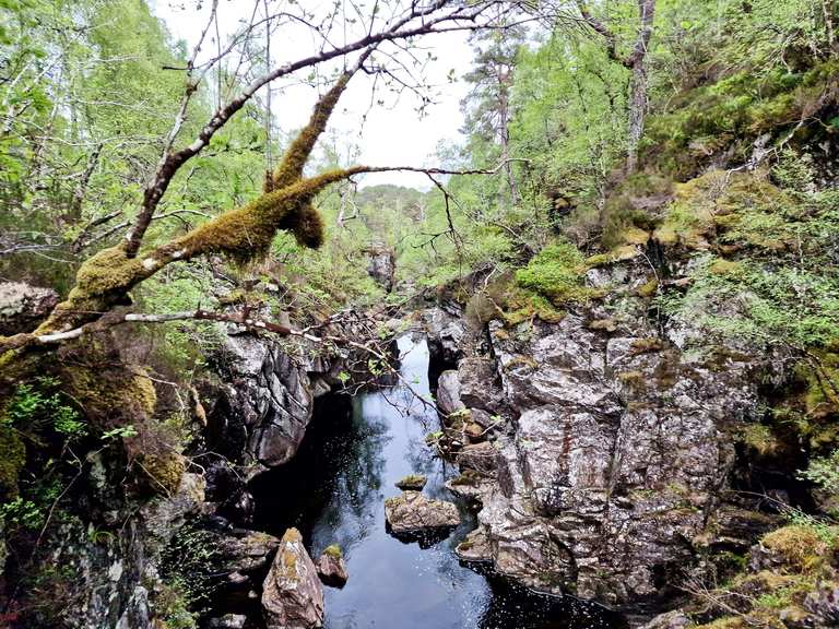 Dog Falls and Coire Loch, Glen Affric (Walkhighlands)