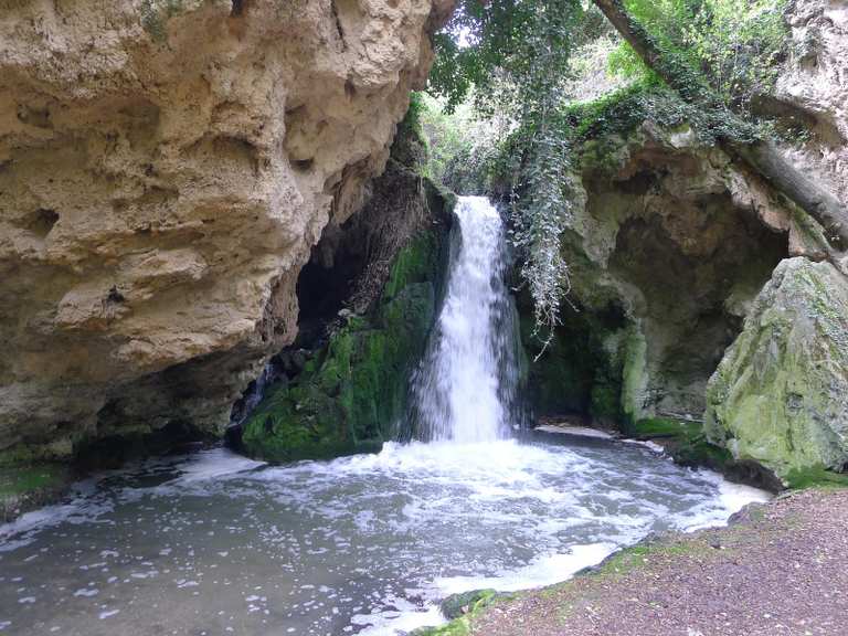 Cascada del Pozo de las Truchas y Peña del Tío Fresquito desde el ...