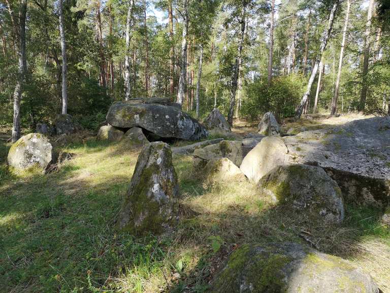Archäologische Ausgrabung Das Königsgrab Wanderungen und Rundwege