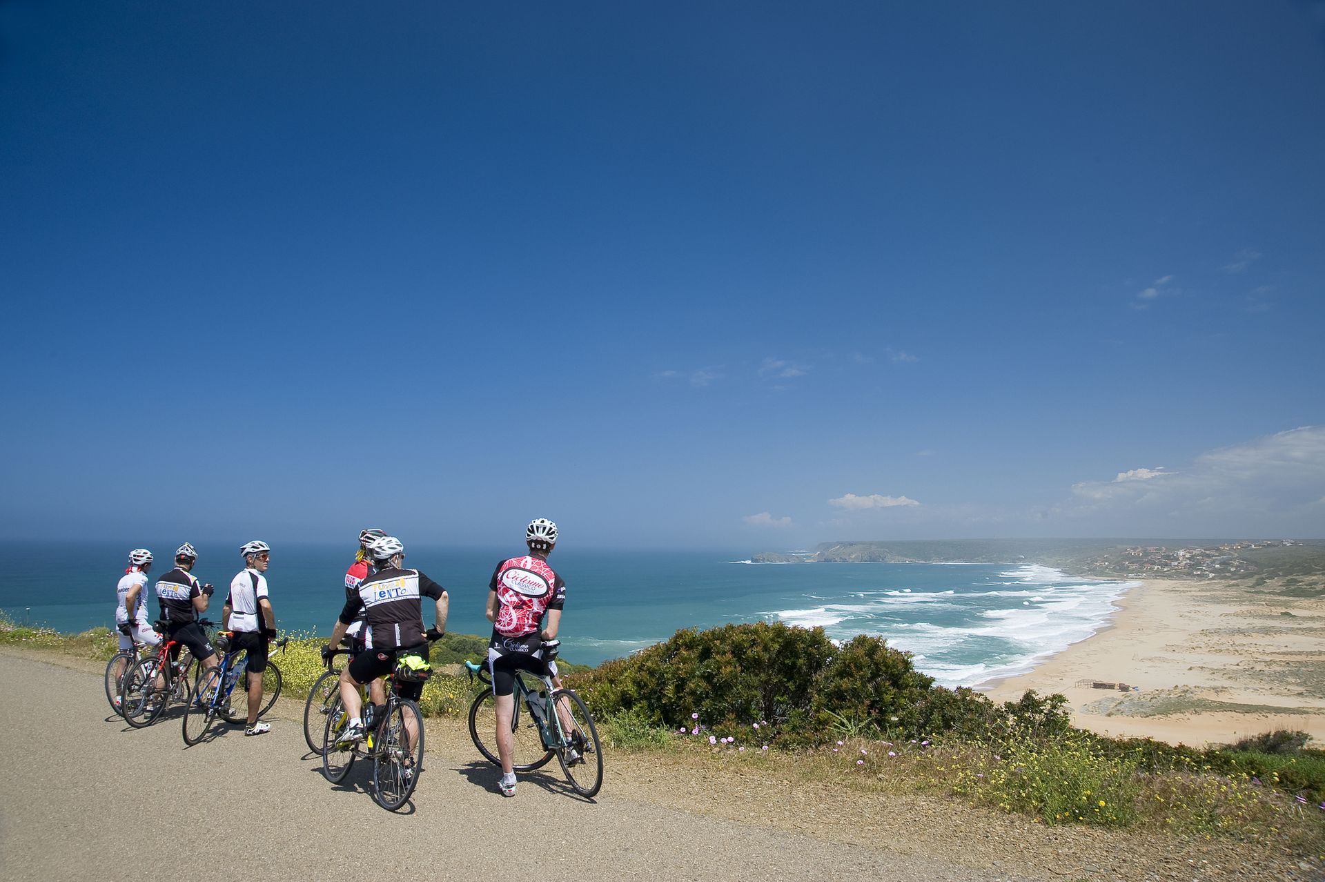 Traumhafte Ausblicke auf glattem Asphalt  Rennradtouren auf Sardinien |  Rennrad-Collection von komoot