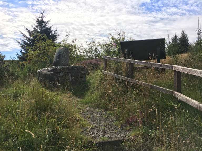 Monument marking the site of the Battle of Glen Fruin Wanderungen und Rundwege komoot
