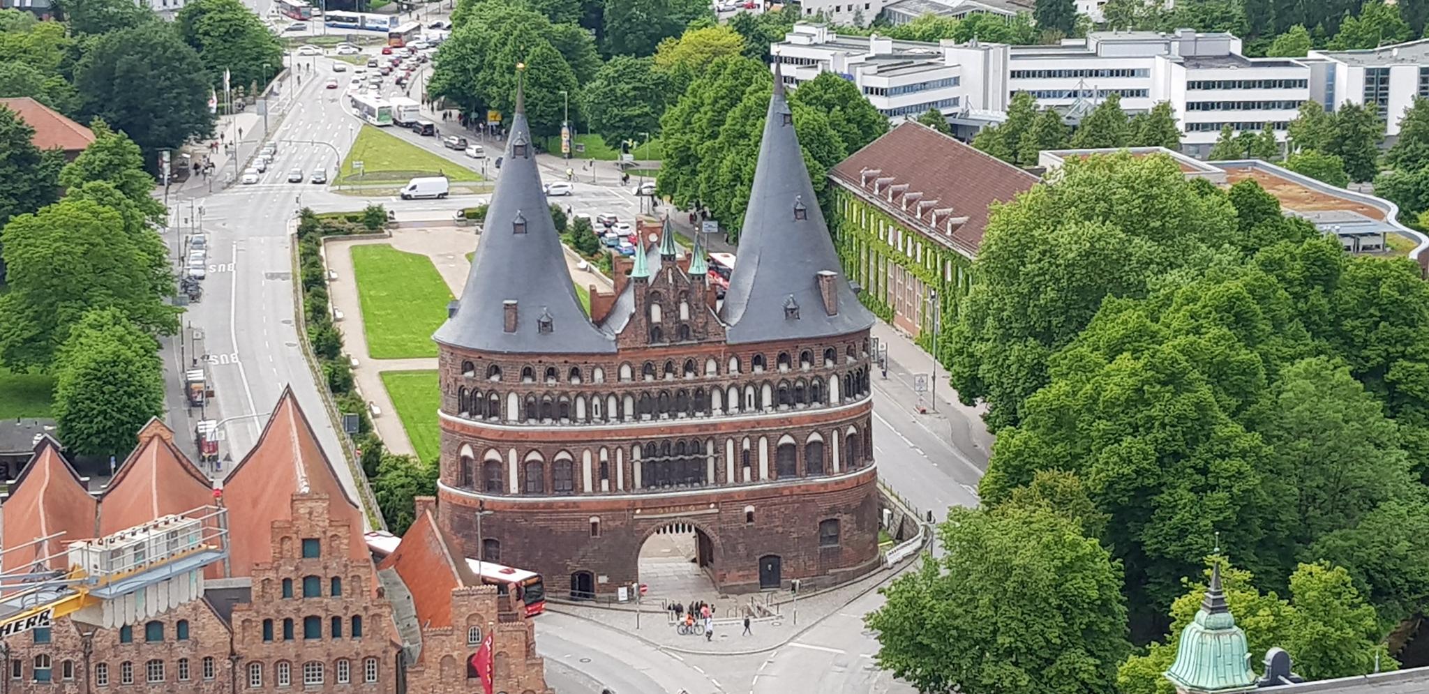 Sehr Schöner Altstadtbereich Insbesondere Das Holstentor: Radtouren Und ...