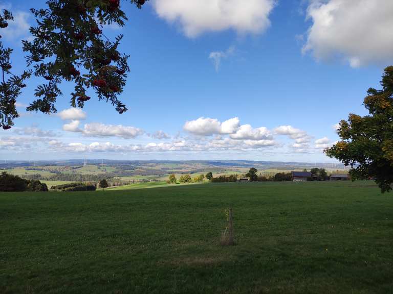 Aussichtsbank am Wülfersreuther Panoramaweg Wanderungen und Rundwege