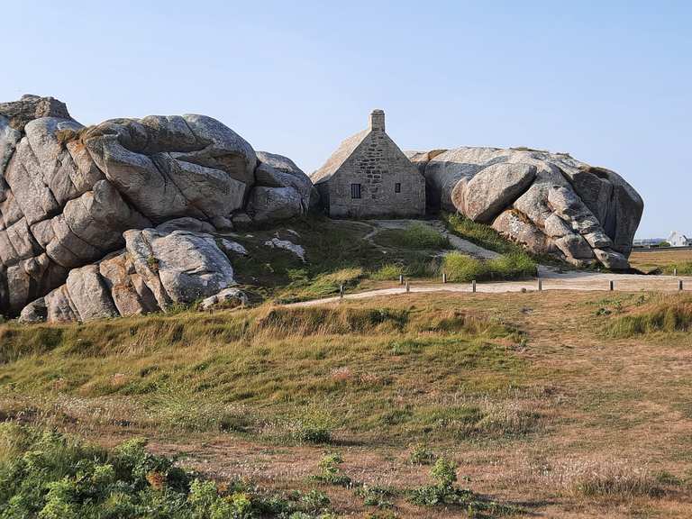 Meneham Village and Guardhouse  Hiking & Cycling Routes | Komoot