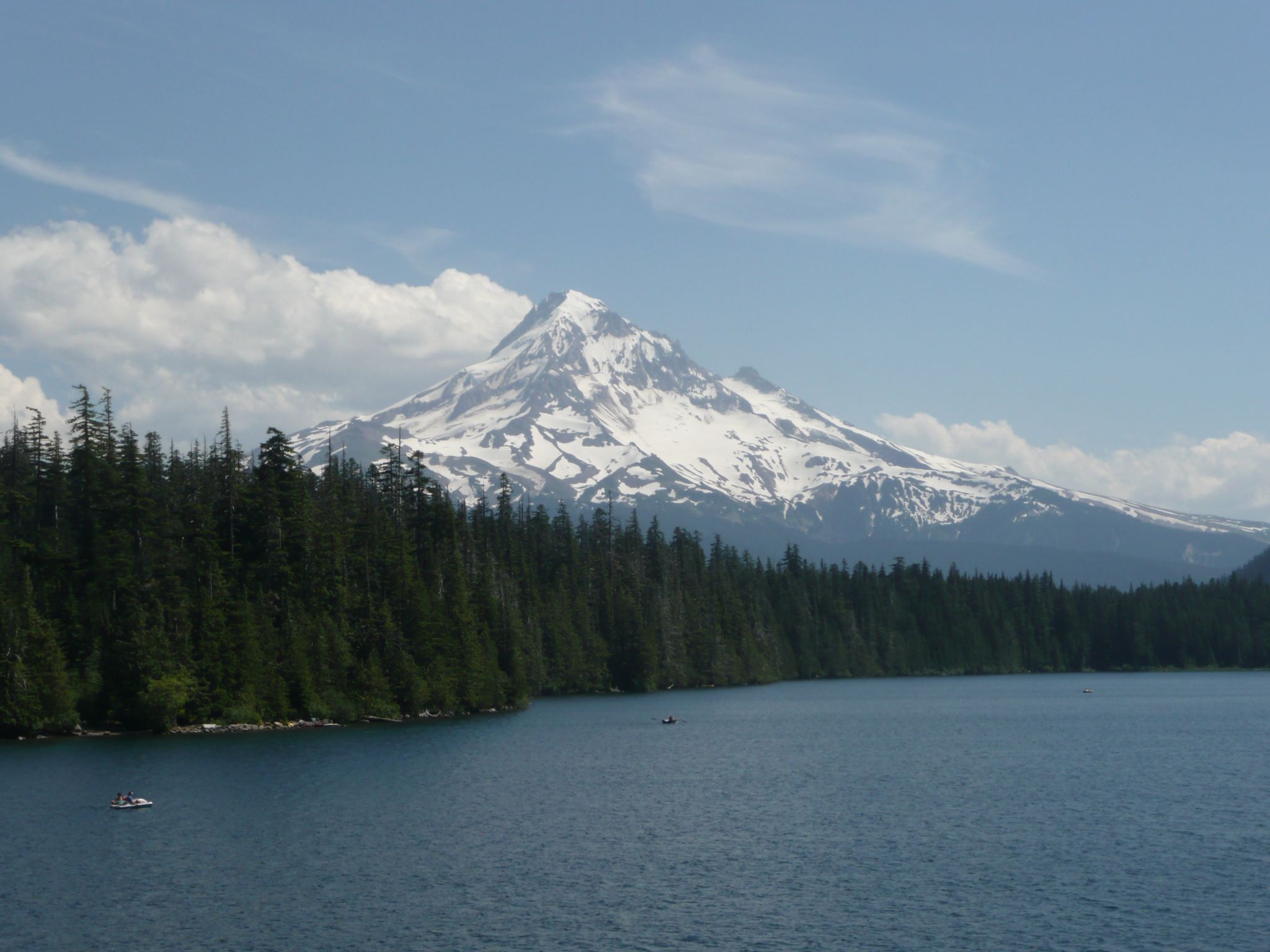 Snow-capped mountain overlooks a calm lake with evergreen forests and small boats. - Punchbowl Falls – Lost Lake loop from Dee