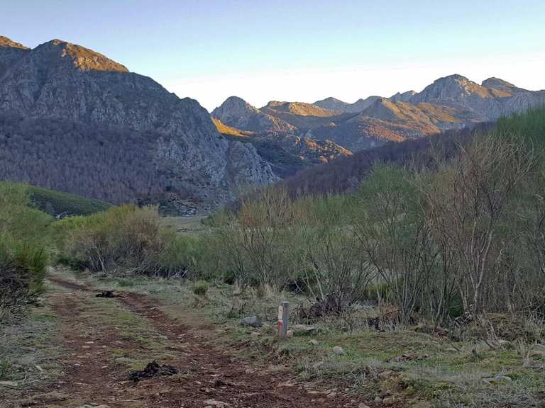 Vuelta al Macizo de los Mampodres Parque Regional Montaña de Riaño y
