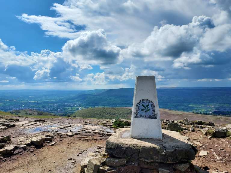 Boucle de Sugar Loaf depuis Abergavenny — Bannau Brycheiniog (Brecon ...