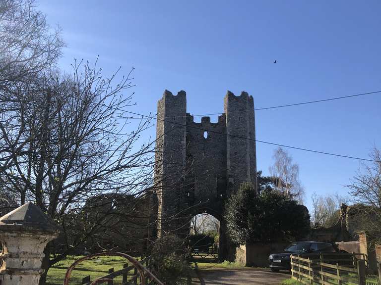 Mettingham Castle – Hiking & Cycling Routes | Komoot