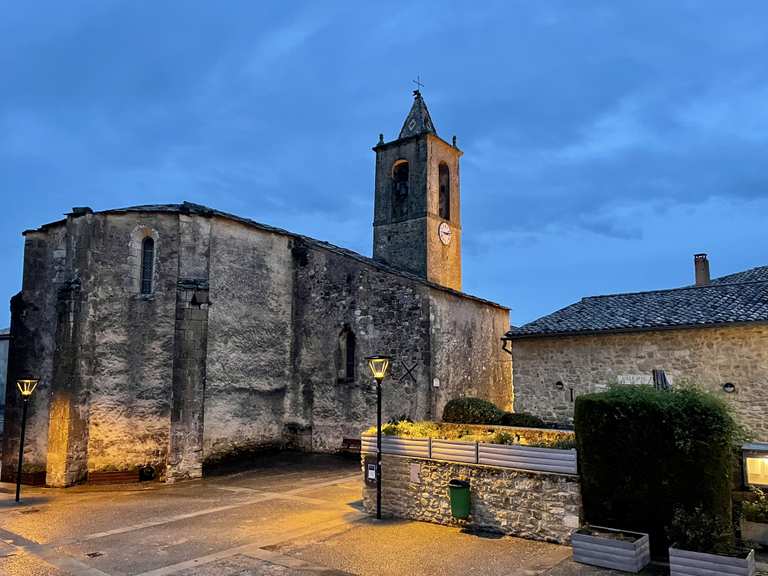 Sommet montagne de Lure Cruis, village de caractère Runde von La