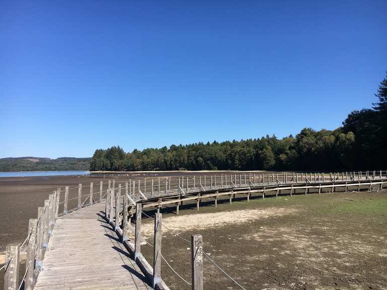 Lac des Settons — loop — running in the Parc Naturel Régional du Morvan ...