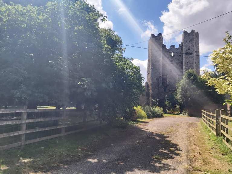 Mettingham Castle – Hiking & Cycling Routes | Komoot