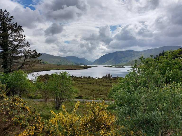 Glenveagh Castle along Lough Veagh — Glenveagh National Park/Páirc