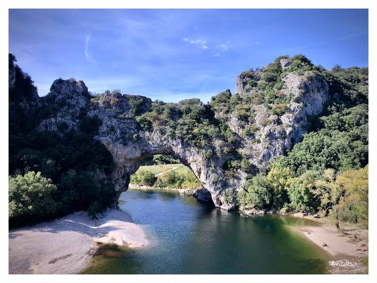 Le Pont d'Arc boucle dans la Réserve Naturelle des de l'Ardèche