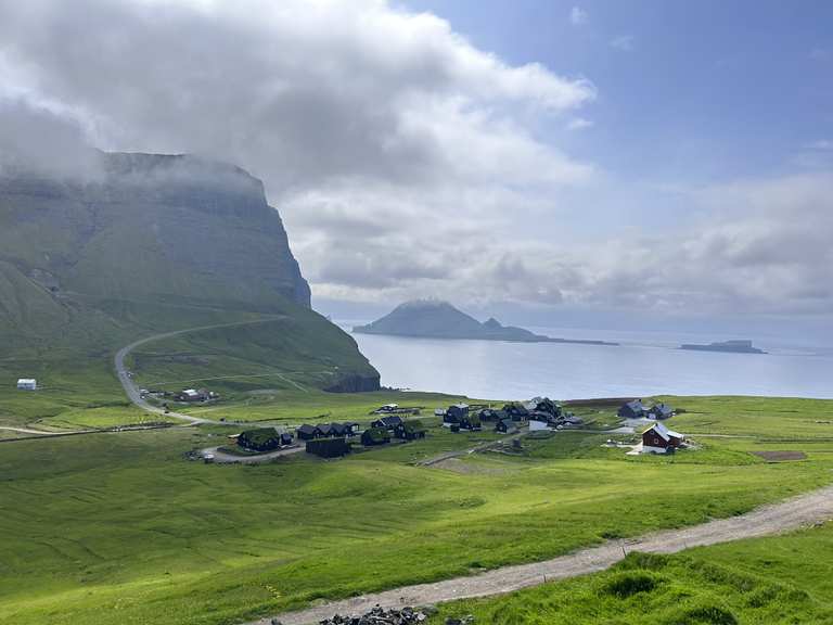 Aussicht auf Sørvágur Blick nach Gasadalur hinunter rondtocht vanuit