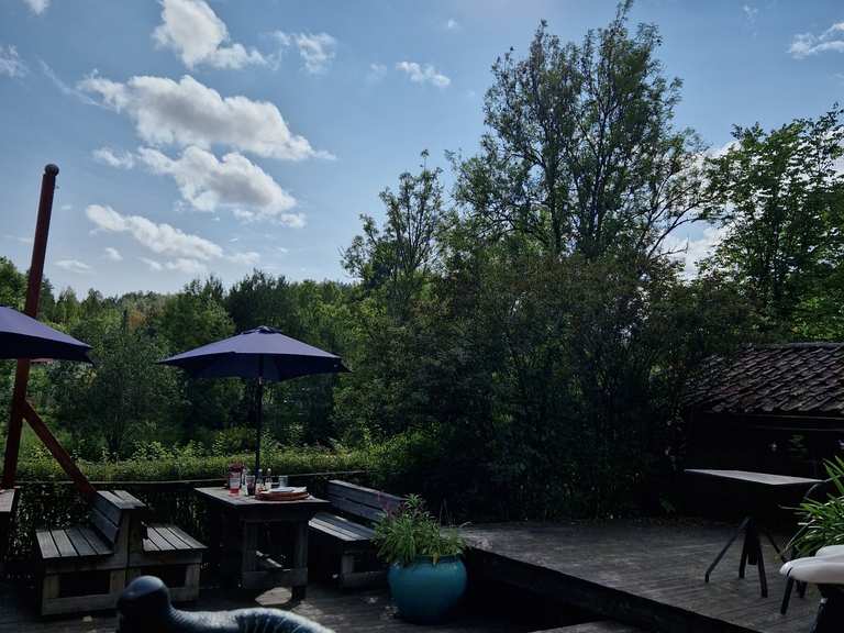 Hølen cafe, stopp for en kafe og kanelsnurrer: Rennradfahren und ...