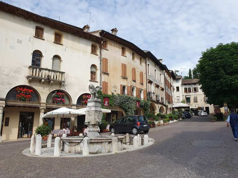 Ingresso ad Asolo Asolo giro ad anello con partenza da