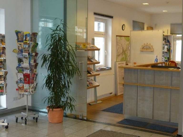 TouristInformation im Volkshaus Thum Wanderungen und Rundwege komoot