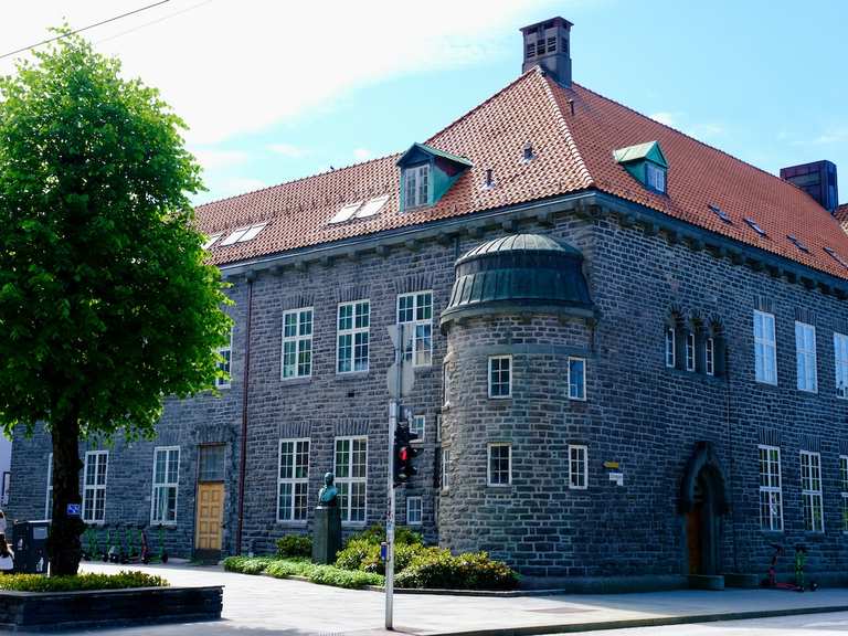 Nonneseter kloster/Nonneseter Abbey, Bergen. Wanderungen und Rundwege